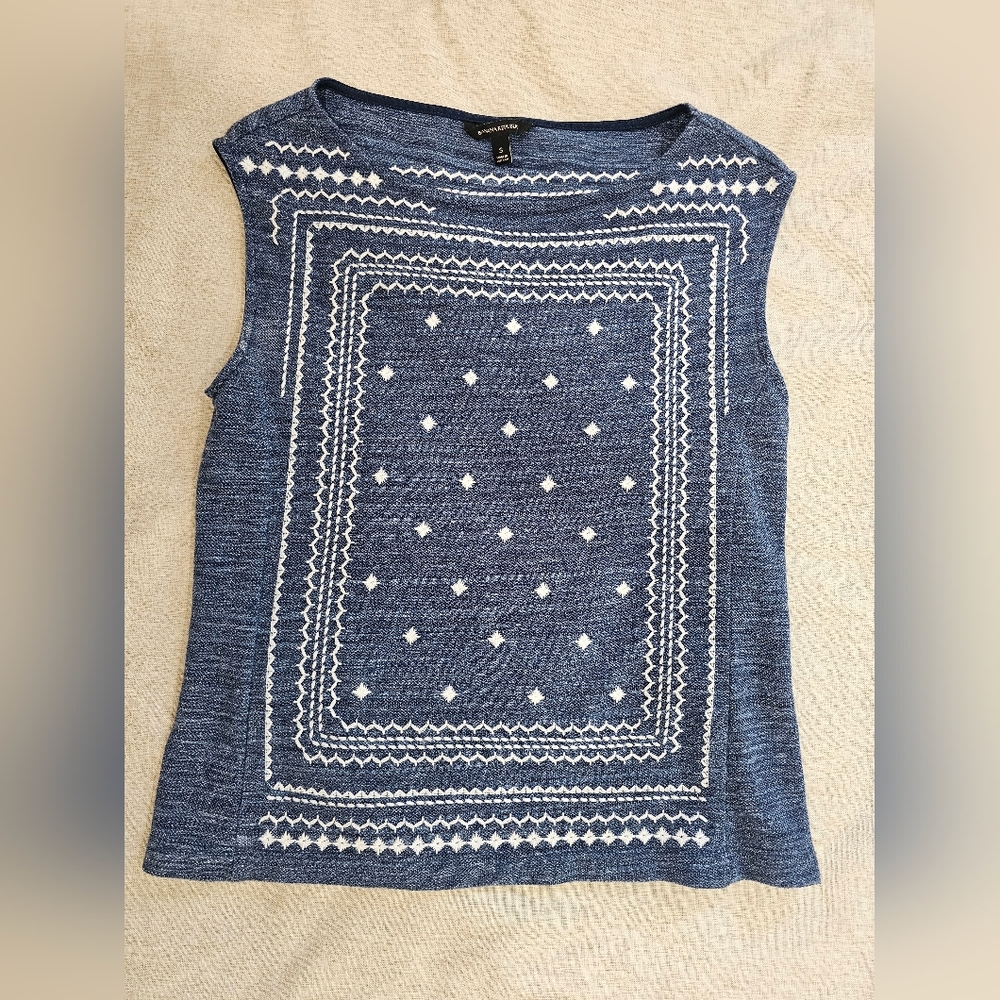 Banana Republic Women's Blue White Embroidered Knit Tank Top Geometric Pattern S